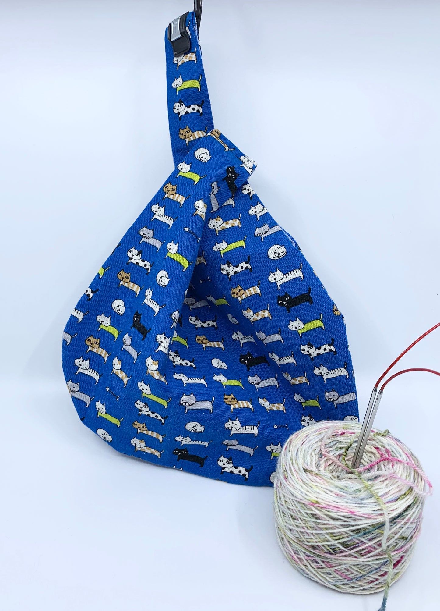Knot Bag | Lined up Cats on Blue